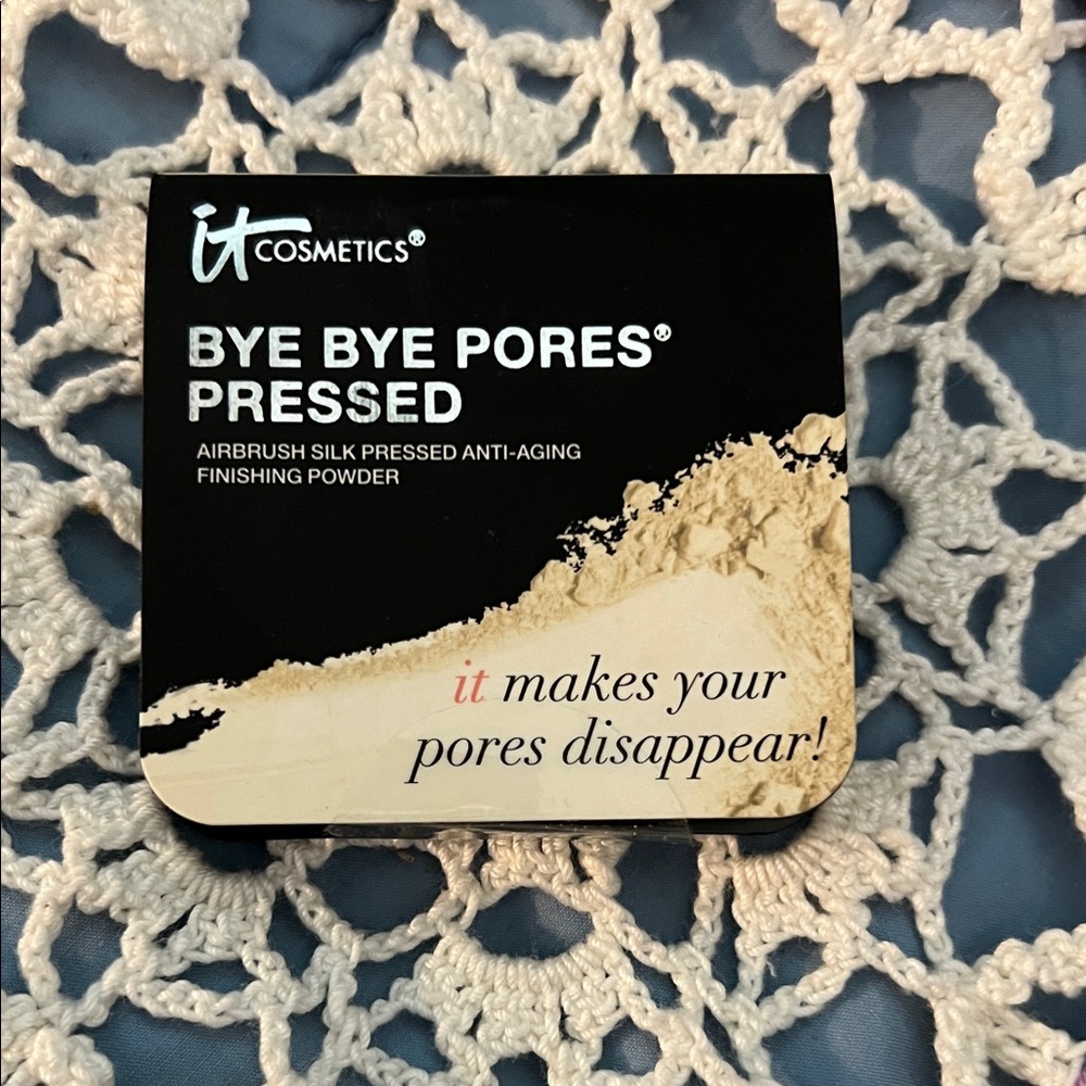 IT Cosmetics Bye Bye Pores Pressed Powder - Translucent